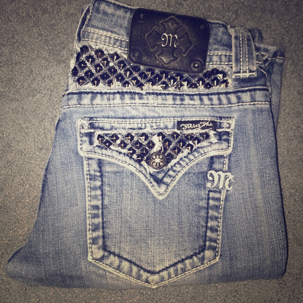 Beautiful studded sz30 miss me jeans, boot cut GUC